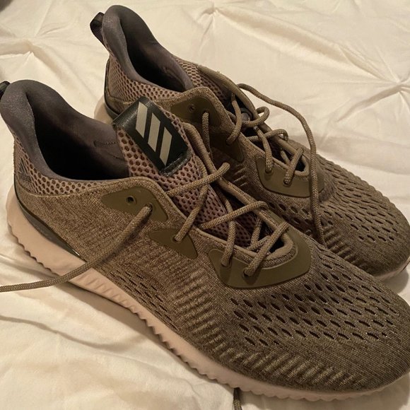 Nike Alphabounce Gym Shoes (10) - Picture 1 of 2